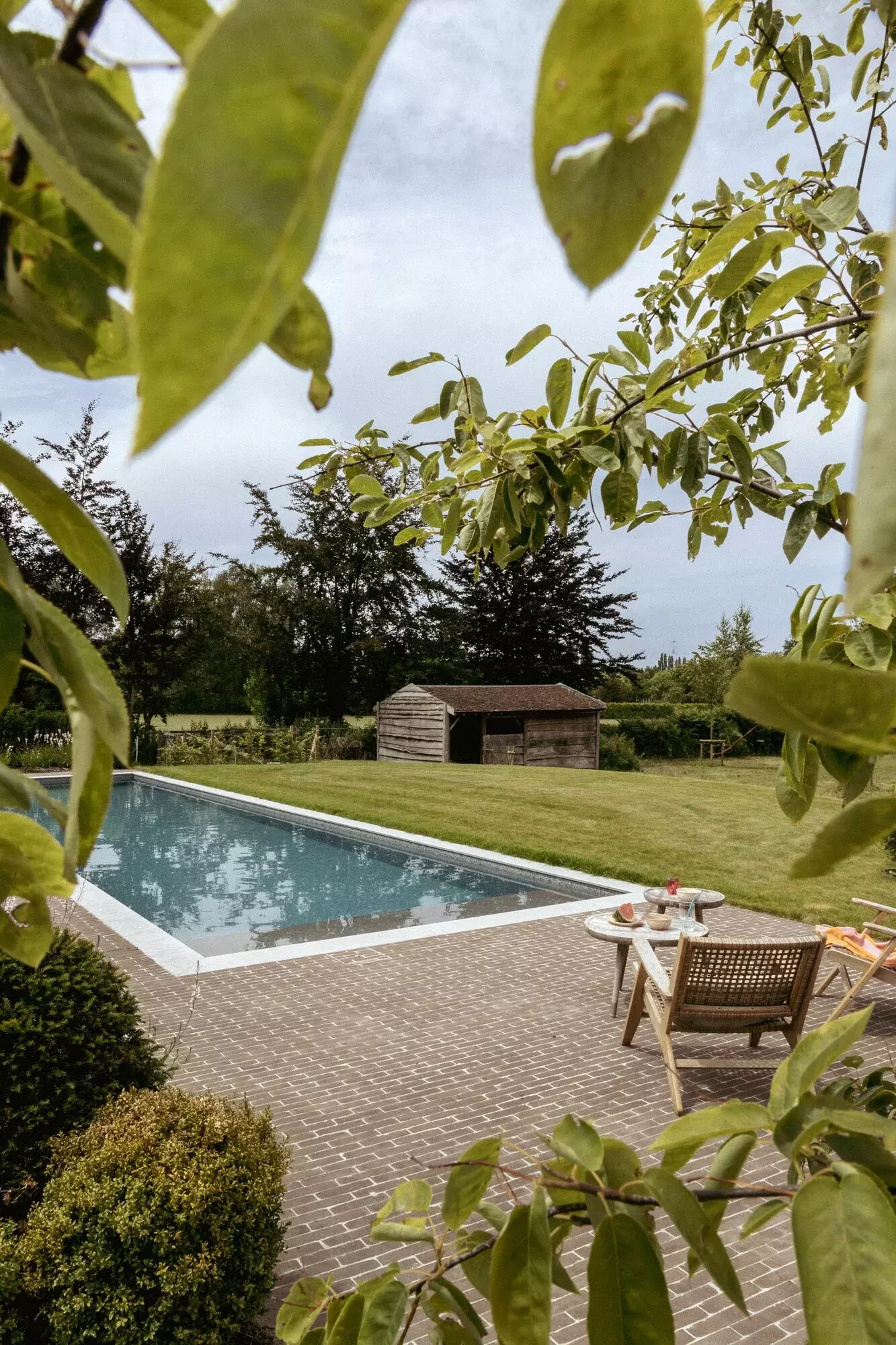 Strakke moderne lijnen in een tijdloze tuin – foto 4