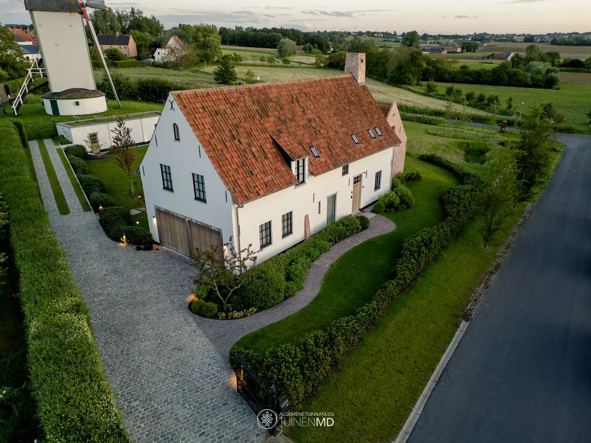Strakke moderne lijnen in een tijdloze tuin – foto 5