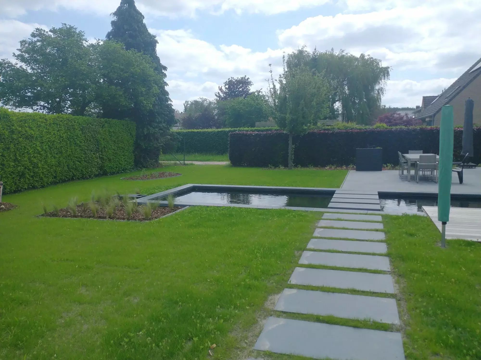 Waterspiegel, stapstenen, houten terras – foto 1