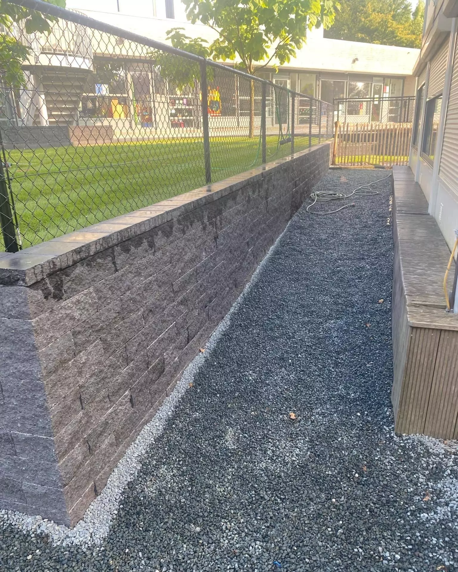 Een stackton grondkering is de ideale oplossing voor het opvangen van hoogteverschillen in tuinen en buitenruimtes. Deze – foto 1