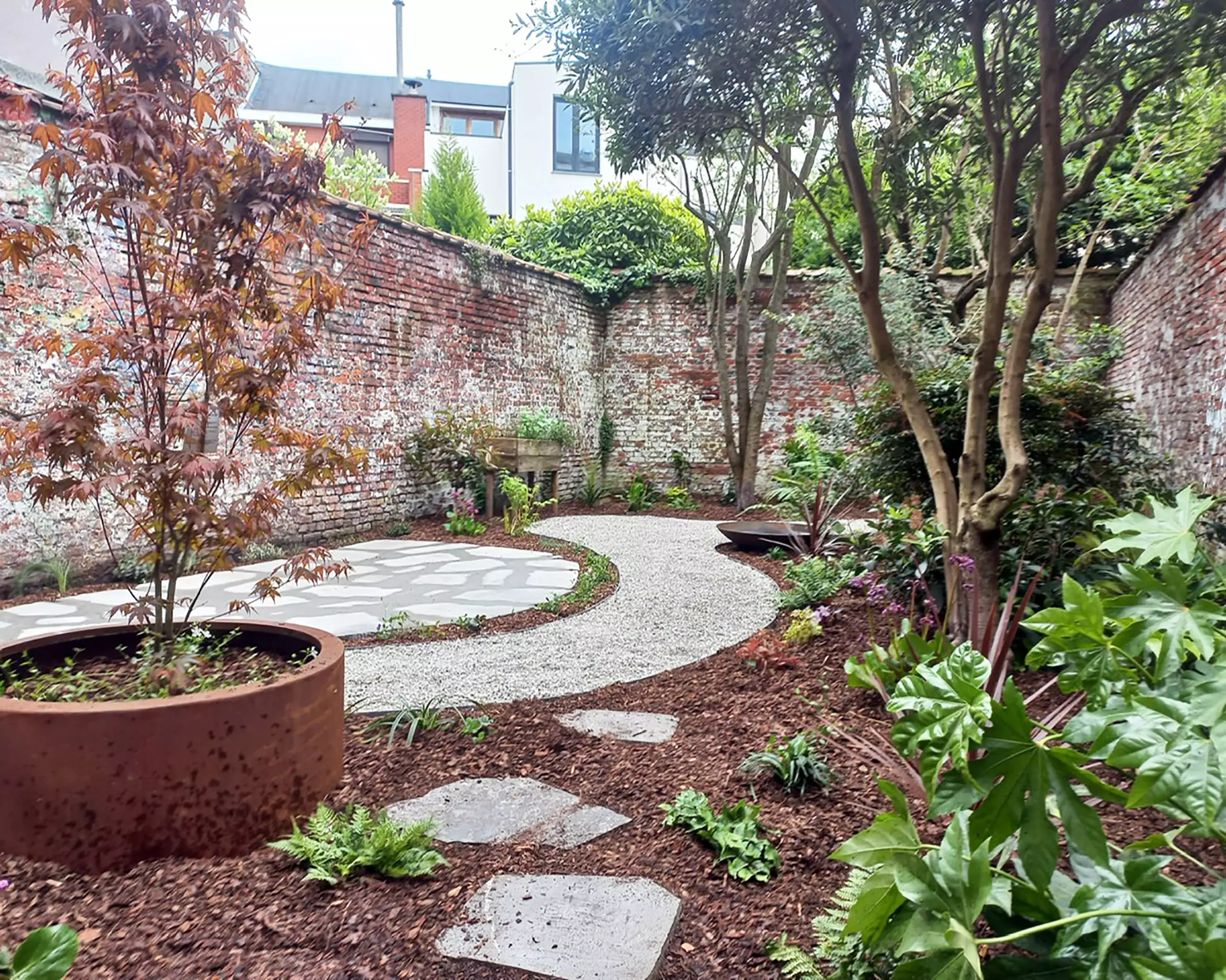 Natuurlijke tuin met grindterras – foto 5