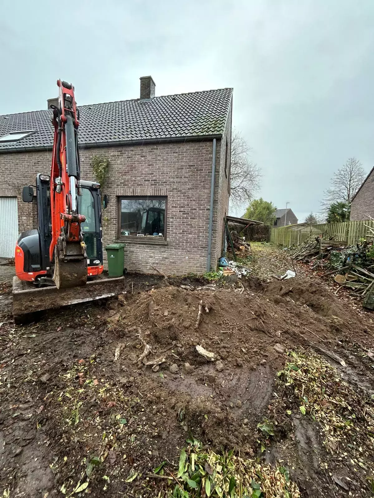 Uitgraven van stronken – foto 1