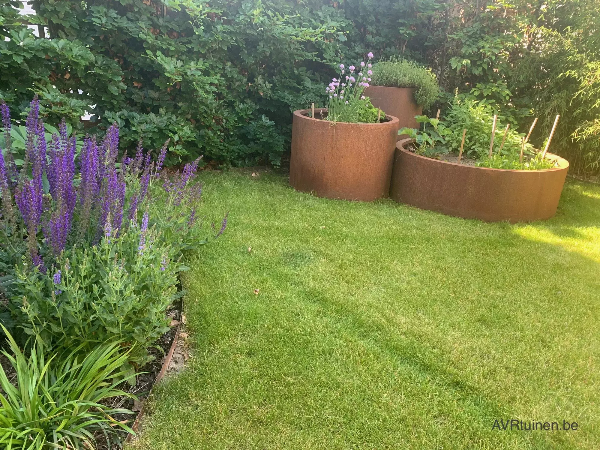 Gezellige tuin met verborgen hoekjes – foto 4