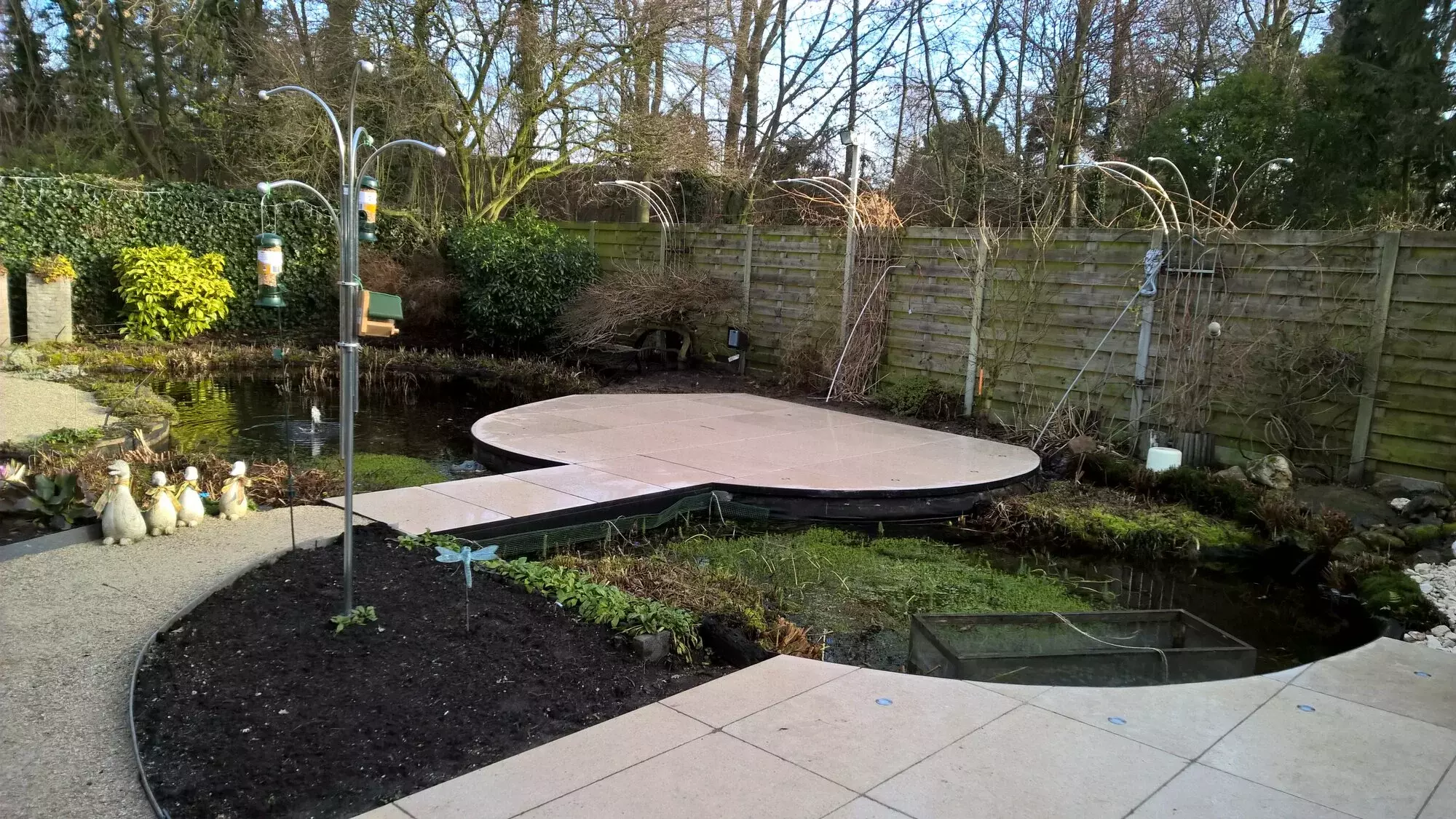 Totaal project tuinrenovatie uit ontwerp: grondwerken, gazon, terras, steenkorven, aanplantingen en verlichting met Boed – foto 3