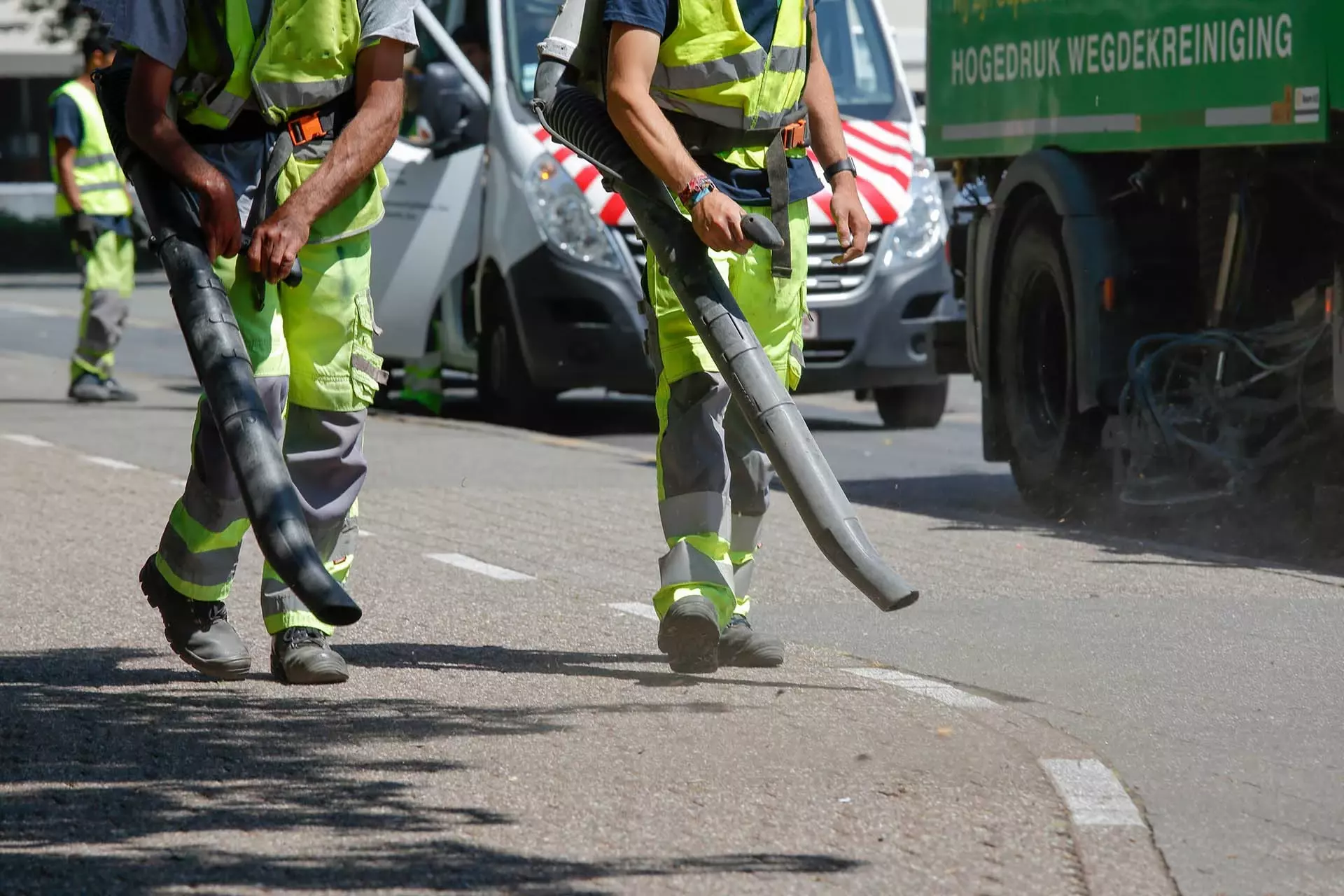 Straatbeeldverfraaiing, reiniging verharding, monumenten en speeltuigen – foto 1
