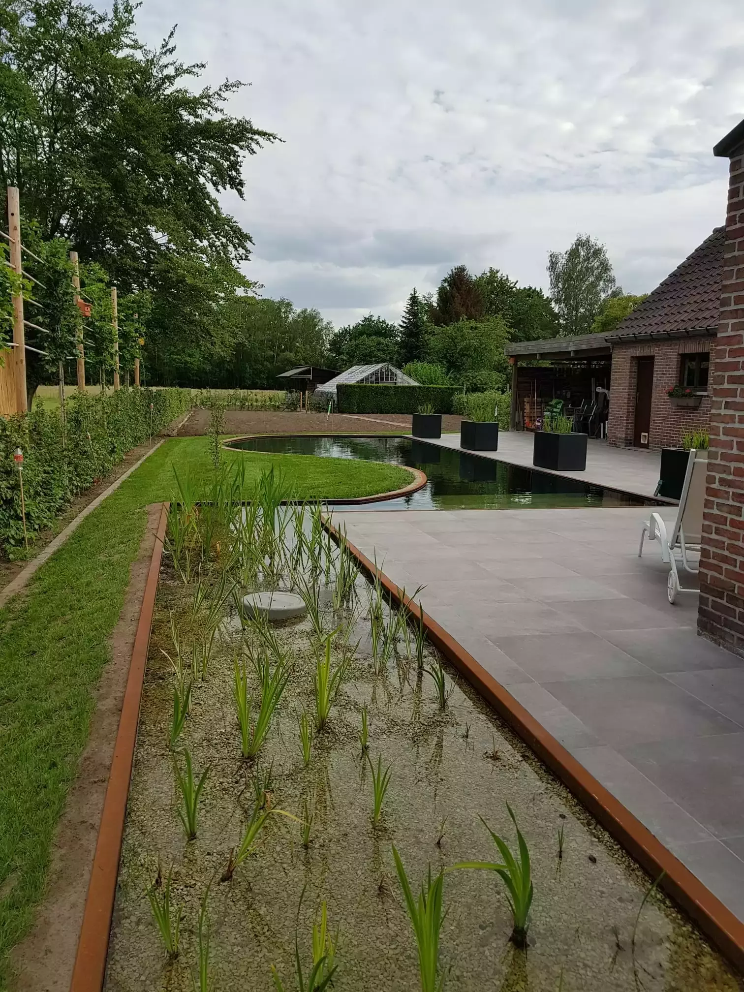 Strak zwembad met prachtig terras – foto 4