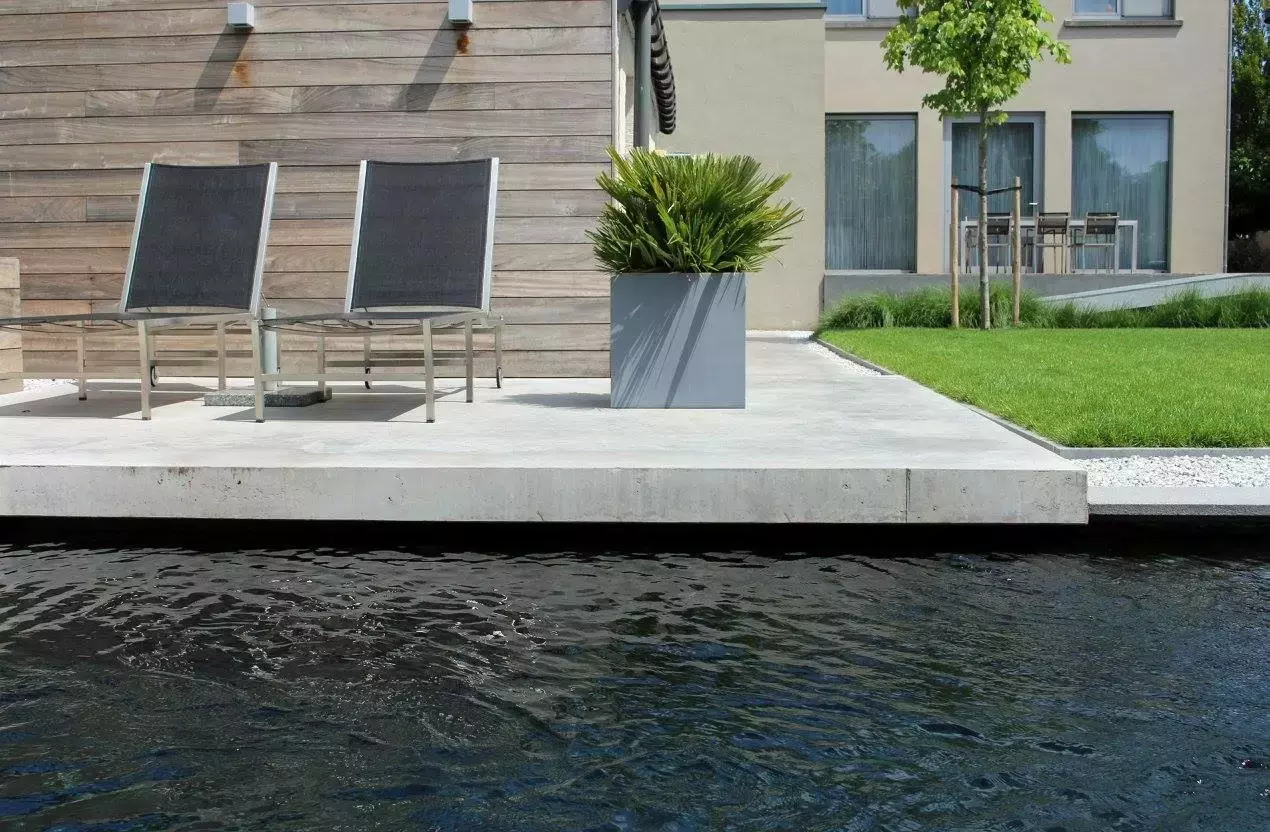 Architecturaal zwembad met moderne beplanting door Concept Gardens – foto 2